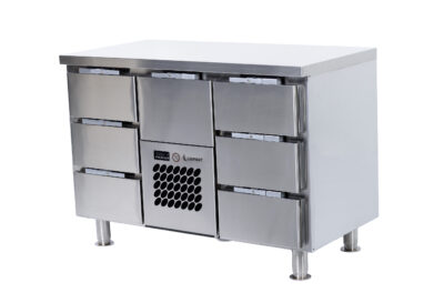 Refrigerated drawers and cabinets for drinks